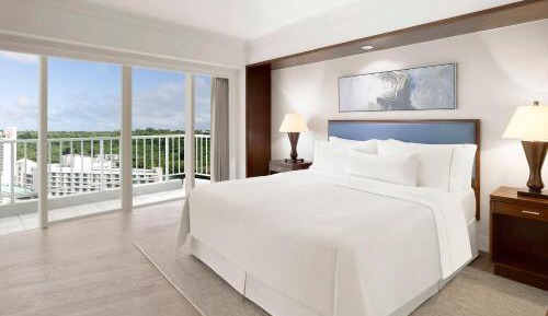 Accessible, Guest room, 1 King, Partial ocean view, Balcony