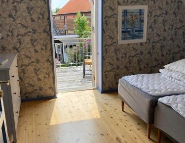 Apartment with 3 rooms, bathroom, livingroom & kitchen, balcony. - Own entrance, apartment is on the first floor