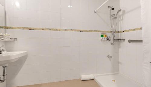 Queen Room - Disability Access