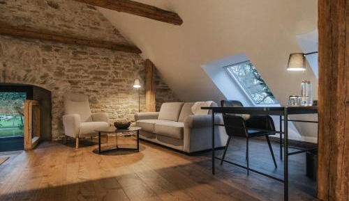 Deluxe King Suite