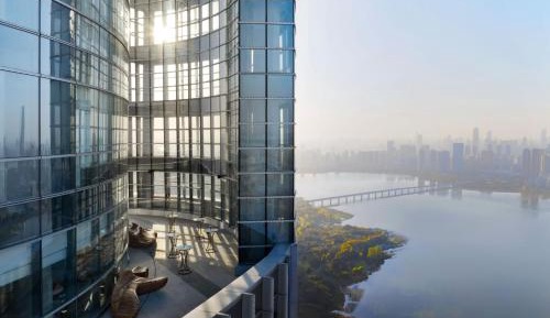 Executive Lake View Twin