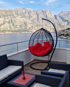 One-Bedroom Apartment with Sea View and Balcony