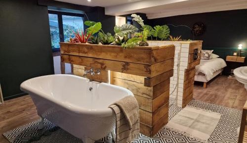 Superior One-Bedroom Apartment