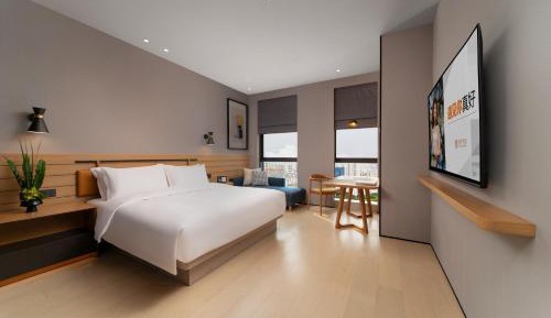 Four Seasons Queen Room-City View