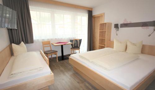Comfort Triple Room