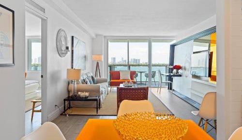 King Suite with Pool View