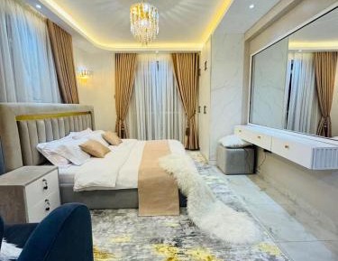 Three-Bedroom Apartment with Lake View