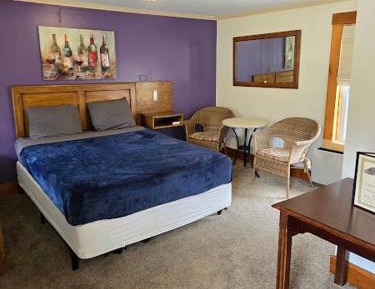 Cabin with One Queen Bed