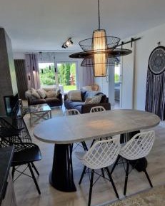 Family Room with Garden View