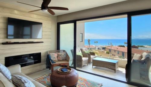 Two-Bedroom Apartment with Balcony and Sea View