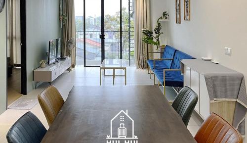 Three-Bedroom Apartment with Balcony
