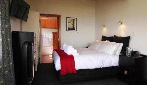 Queen Suite with Sea View - Piwakawaka