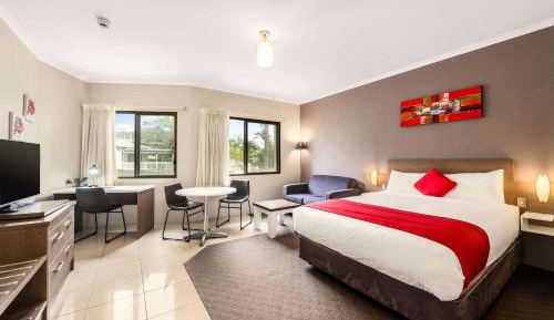 Deluxe Hotel Style Room