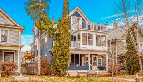 Three-Bedroom Apartment with Balcony