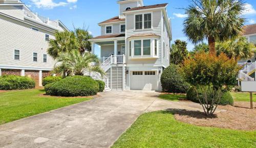 Three-Bedroom Holiday Home 