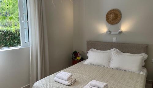 Apartment with Garden View