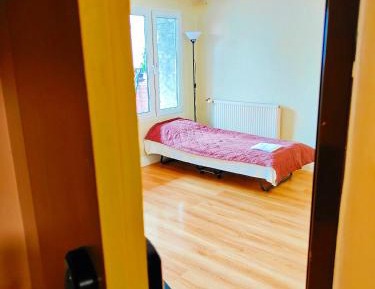 Bed in 4-Bed Dormitory Room with Shared Bathroom