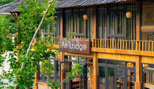 10-Bed Mixed Dormitory Room