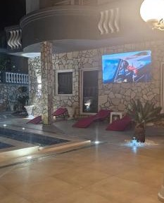 Apartment with Pool View 