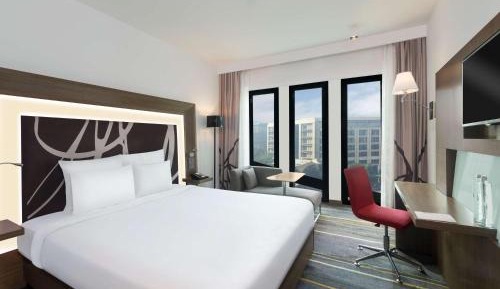 Superior King Room - Premier Lounge access and 15% discount on F&B services and laundry
