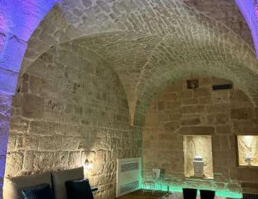 Deluxe Suite with Spa Bath