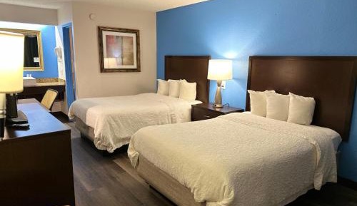 Deluxe Room with Two Double Beds Non-Smoking