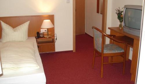 Single Room with Shared Toilet
