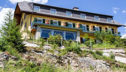 Three-Bedroom Apartment with Mountain View