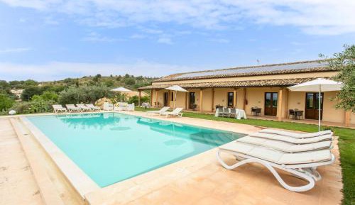 Seven-Bedroom Holiday Home