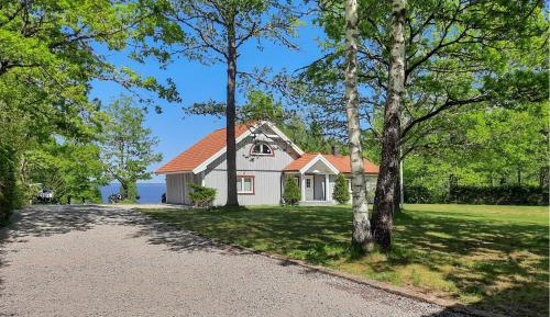 Three-Bedroom Holiday Home 