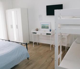 Deluxe Room (2 Adults + 1 Child)