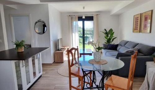 One-Bedroom Apartment with View
