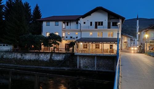 One-Bedroom Apartment with Balcony and Water View