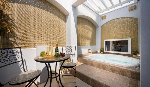 King Room with Spa Bath
