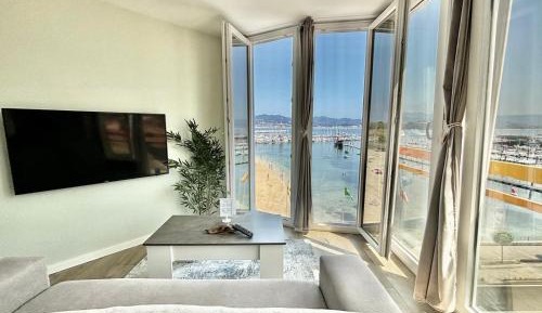 One-Bedroom Apartment with Sea View