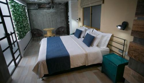 Deluxe Suite with Spa Bath