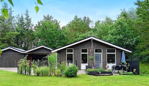 Three-Bedroom Holiday Home 