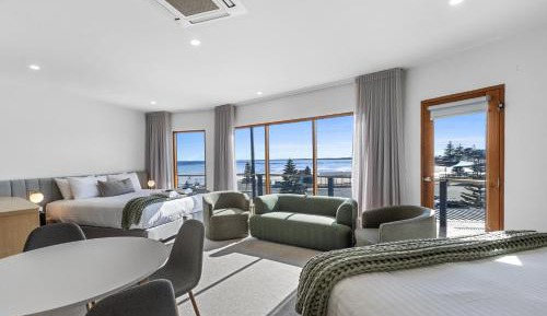 Family Room with Sea View