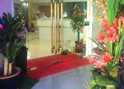 Queen Room with Shared Bathroom