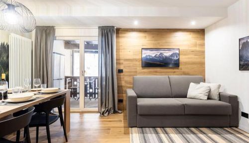 Two-Bedroom Apartment with Mountain View