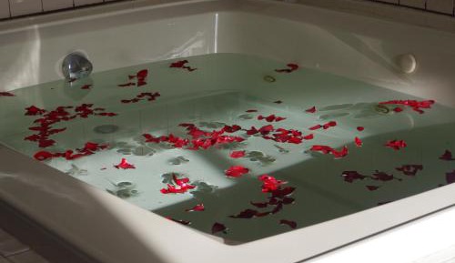 Queen Suite with Spa Bath