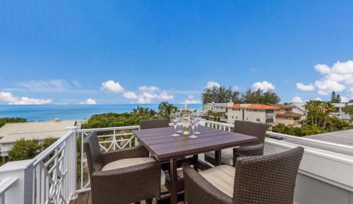 Four-Bedroom Holiday Home