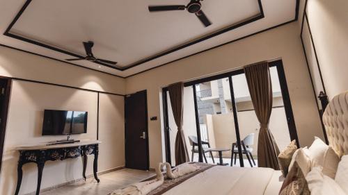 Suite with Garden View
