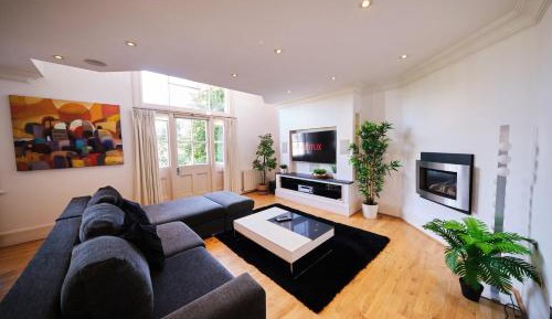 Two-Bedroom Deluxe Apartment