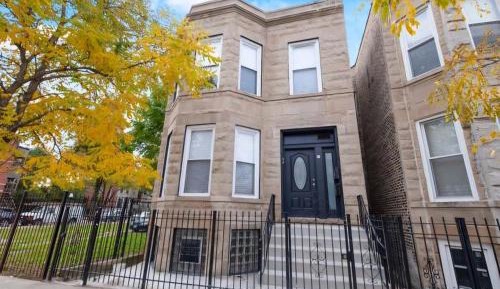 Three-Bedroom Deluxe Apartment