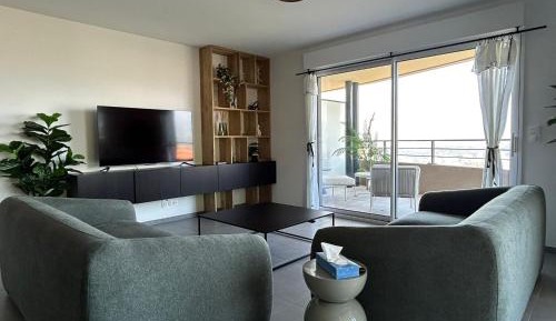 Three-Bedroom Apartment - High Floor