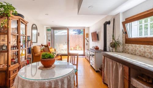 Two-Bedroom Apartment with Mountain View