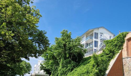 One-Bedroom Apartment with Ocean View