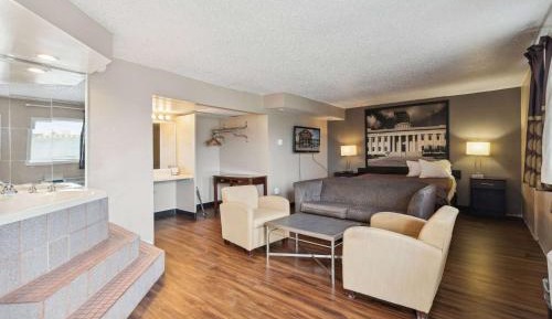 Deluxe King Studio Suite - Smoking