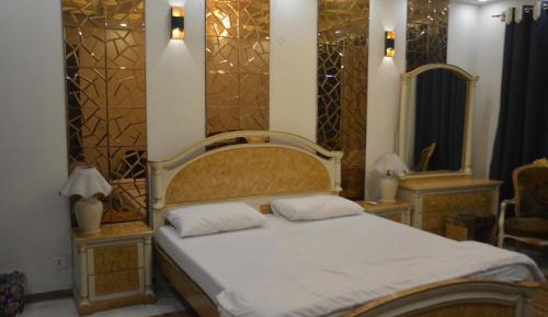 Deluxe Family Room